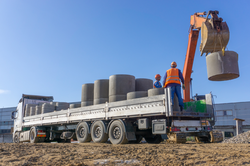 Delivery,And,Unloading,Of,Construction,Materials,By,The,Excavator,To